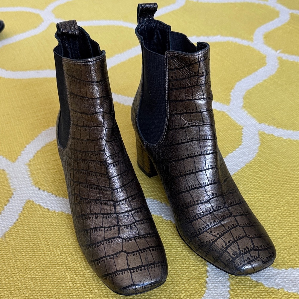 Elegant Faux Crocodile-Embossed Ankle Boots